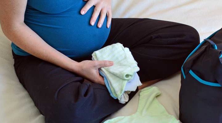 Bereit für die Geburt: Was in der Kliniktasche nicht fehlen darf