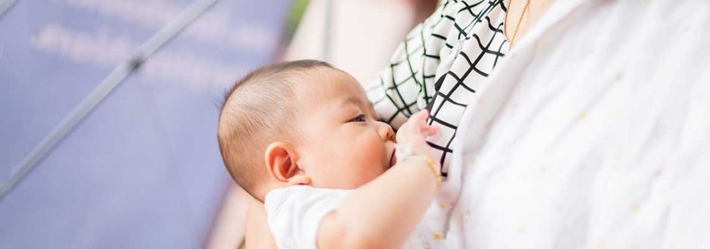 6 Helpful Tips for Breastfeeding in Public