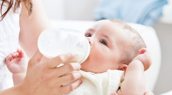 Helpful Bottle-Feeding Positions and Tips for New Parents