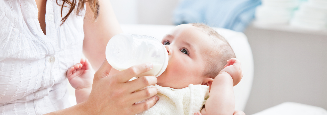 Helpful Bottle-Feeding Positions and Tips for New Parents - Healthy  Pregnancy