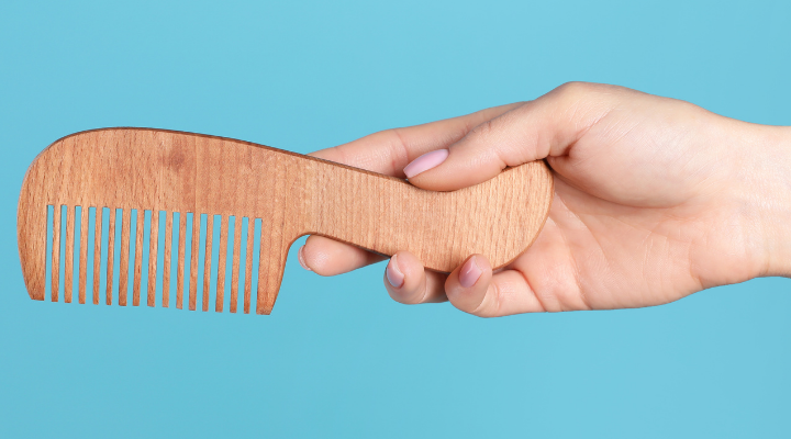 How a Comb May Help Relieve Labor Pain