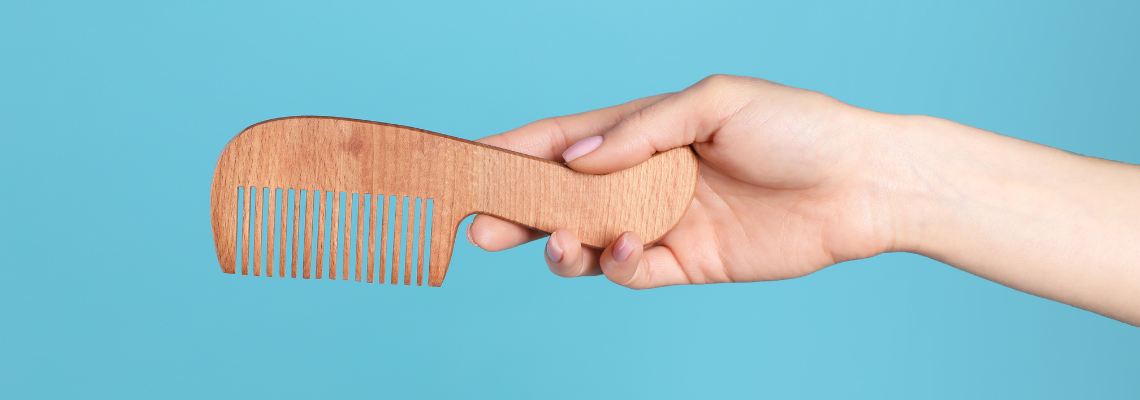 How a Comb May Help Relieve Labor Pain